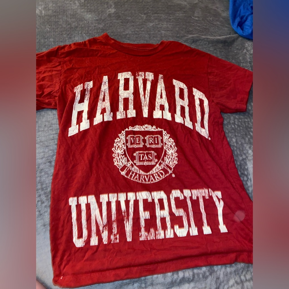 Harvard t shirt
